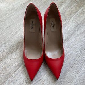 NWB Valentino Garavani Rockstud Classic Pumps 95mm Heels, Retail $695